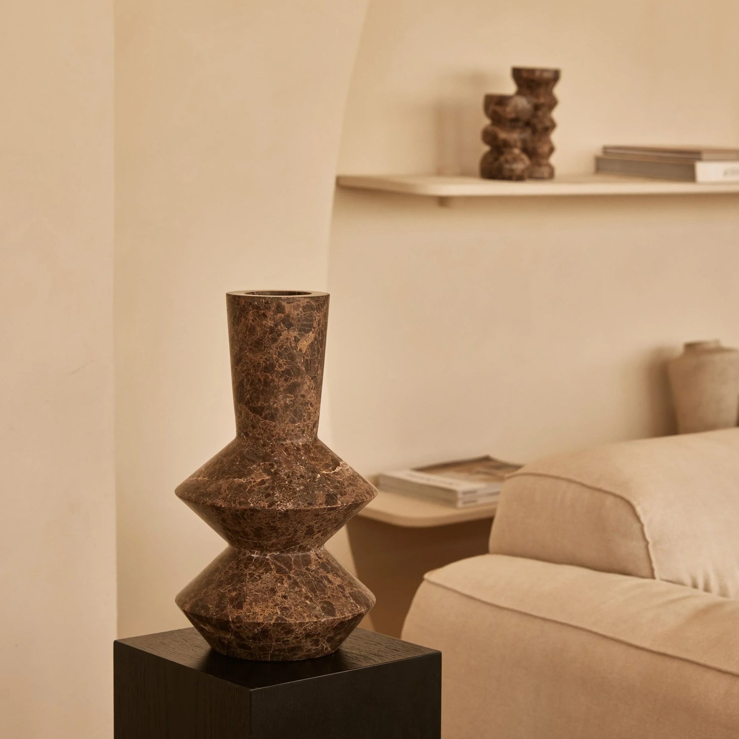 Rombformad Vas Dark Emperador H35 cm